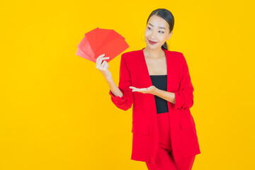 Portrait beautiful young asian woman with red envelope
