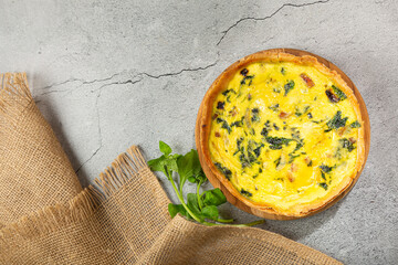 Fototapeta na wymiar Spinach quiche with onion and bacon.