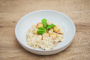 Risotto with fresh cream, salted chicken, rehydrated chips and mushrooms