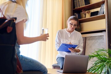 Obraz premium Counselor, social worker, psychologist advising a female teenager in the office