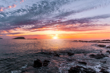 Atemberaubender Sonnenaufgang auf Ibiza