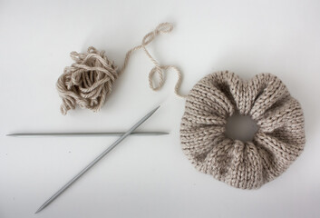 close up of soft beige yarn and example of knitted hair band