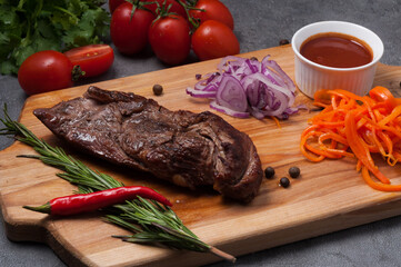 beef steak with red onion, carrot and tomato sauce