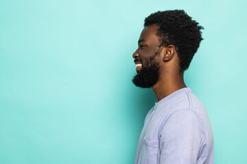 Obraz premium Side profile view of calm handsome serious young african american man posing looking aside isolated on turquoise background