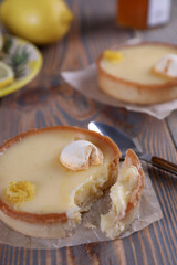Lemon tartlets, lemons and varente in a glass jar