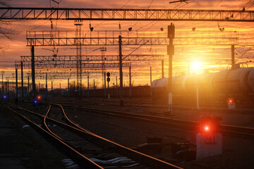Obraz na płótnie Canvas Bright evening sunset at railway station.