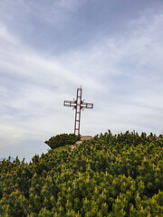 Obraz premium cross on the top of mountain, Padina Crucii Route, Bucegi Mountains, Romania 