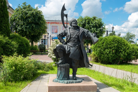 Monument to the Kashira Streltsy ( Russian firearm infantry). The sculpture symbolizes the heroic deed of 200 Kashira Streltsy in 1572, who managed to stop the 120 thousandth Turkish-Crimean army