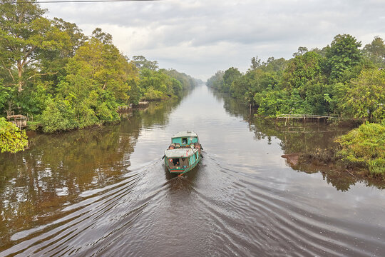 Goods Ship along the Kapuas River, delivering daily needs, for the Dayak Tribe.