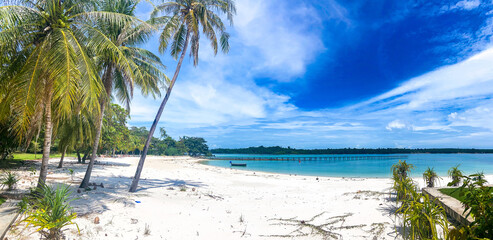 Obraz na płótnie Canvas Beautiful tropical island koh Kham, white sand beach with volcanic rocks, near koh Mak, Trat, Thailand