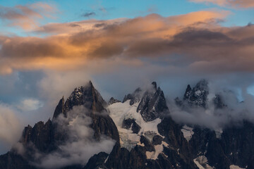 Fototapeta na wymiar Beautiful sunrise colours in the Alps in winter