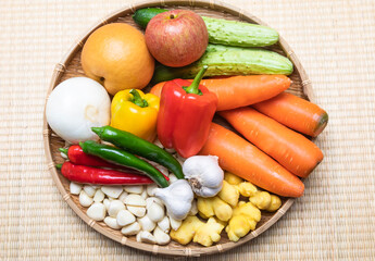 fresh vegetables, fruits and ingredients used in kimchi and kimchi seasoning
김치, 김장 양념속 재료인 신선한 채소와 과일과 재료들
