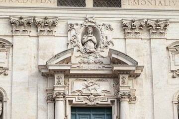 Obraz premium Santi Domenico e Sisto Church Facade Detail in Rome, Italy