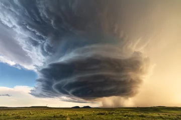 Selbstklebende Fototapeten Supercell storm clouds and severe weather © JSirlin