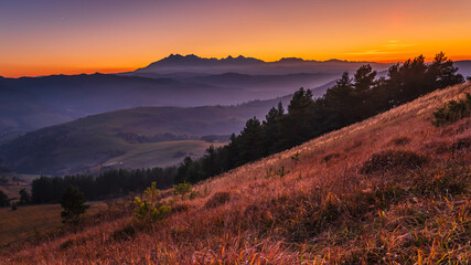 Widok Tatr z Pienin o zachodzie słońca © Michal45