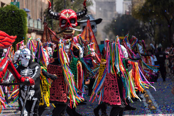 Desfile de día de muertos en la Ciudad de México con tradiciones de Michoacan - obrazy, fototapety, plakaty