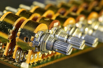 Variable resistors, single turn, paired