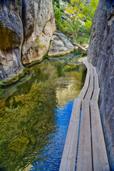 Obraz premium Footbridges over the Guadalope river in Montoro de Mezquita province of Teruel
