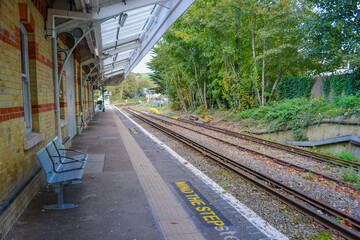 UK, Lewes, 28.10.2021: Small railway station in the town of Lewes © Delia_Suvari