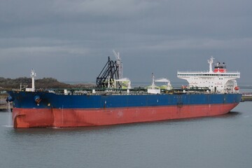 Oil tanker during cargo operations in the port of Rotterdam © I am from Mykolayiv