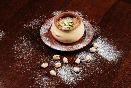 Cream and pistachio dessert with icing sugar