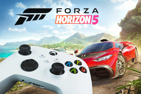 Xbox Series S Robot White Controller with Forza Horizon 5 game blurred in the background. Rio de Janeiro, RJ, Brazil. November 2021