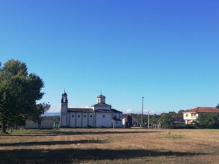 Iglesia parroquial en una aldea de Galicia