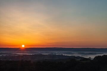 Ayen (Corrèze, France) - Lever de soleil sur l'Yssandonnais
