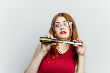 Naklejka premium Woman in red t-shirt brush for paint rendering of repair service