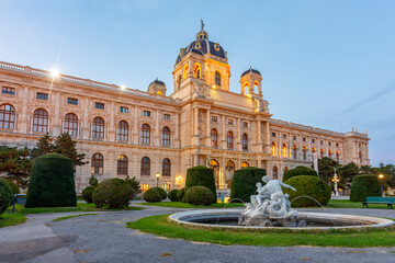 Obraz premium Natural History Museum (Naturhistorisches museum) on Maria Theresa square (Maria-Theresien-Platz) at sunset, Vienna, Austria