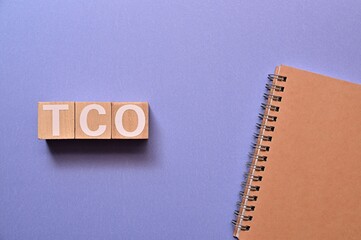 The word cubes formed TCO It's an abbreviation for Total Cost of Ownership, with a notebook.