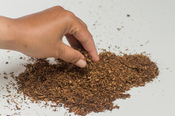 Dried tobacco leaves are mainly used for smoking in cigarettes and cigars, as well as pipes and shishas. Theycan also be consumed as snuff, chewing tobacco, dipping tobacco and snus.