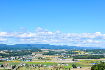 Fototapeta na wymiar 北海道　　秋　日の出公園展望台より上富良野町を望む 