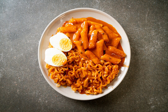 Rabokki (Ramen or Korean instant noodle and Tteokbokki) in spicy korean sauce