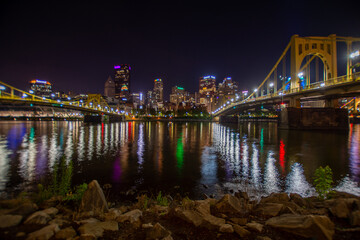 Night time cityscape of downtown Pittsburgh Pennsylvania as seen from across the Allegheny River - obrazy, fototapety, plakaty