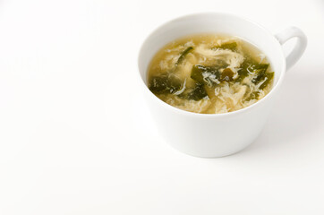 玉子とワカメの中華風スープ
