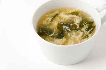 玉子とワカメの中華風スープ