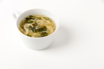玉子とワカメの中華風スープ