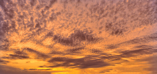 Obraz premium Background photos of an expressive sky with colored clouds