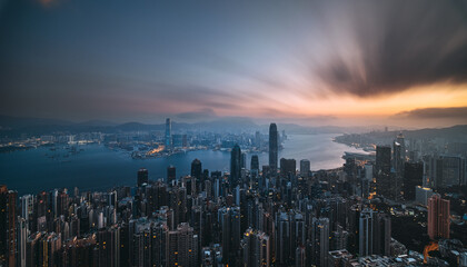 Obraz premium Hong Kong city with Victoria Harbor view from peak at dawn 