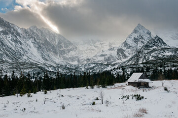 Fototapeta na wymiar Panorama of the caterpillar valley in the Tatra Mountains in winter