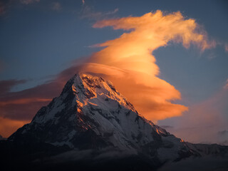 Fototapeta na wymiar Nepal - Annapurna Track Himalayas - Precious peak