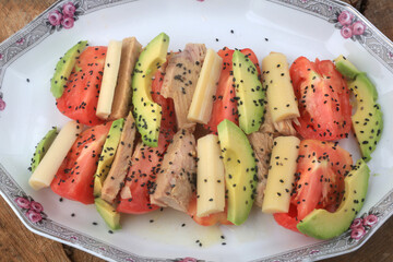 avocado tuna palmito and tomatoes salad