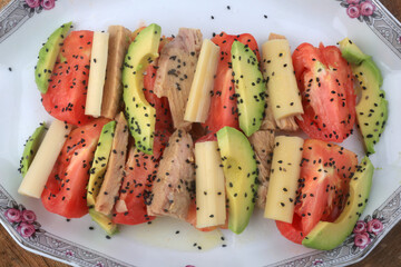 avocado tuna palmito and tomatoes salad