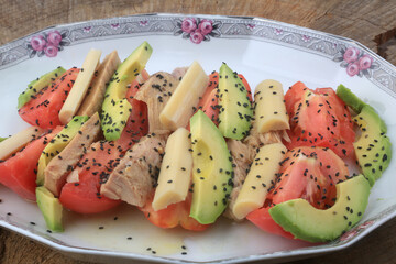 avocado tuna palmito and tomatoes salad