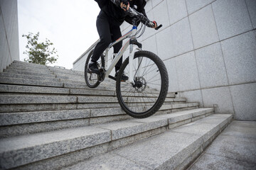 Naklejka premium Woman freerider riding down city stairs