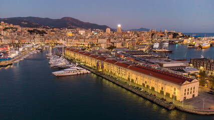 Fotografie aeree del porto antico di genova