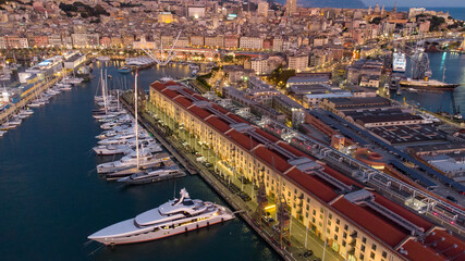 Fotografie aeree del porto antico di genova