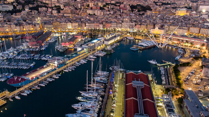 Fotografie aeree del porto antico di genova