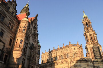 Dresden; Blickwinkel am Schlossplatz mit Residenzschloss und Hofkirche